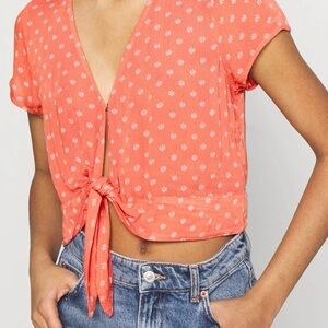NWT Hollister Sz S Pink Floral Tie-Front Crop Top